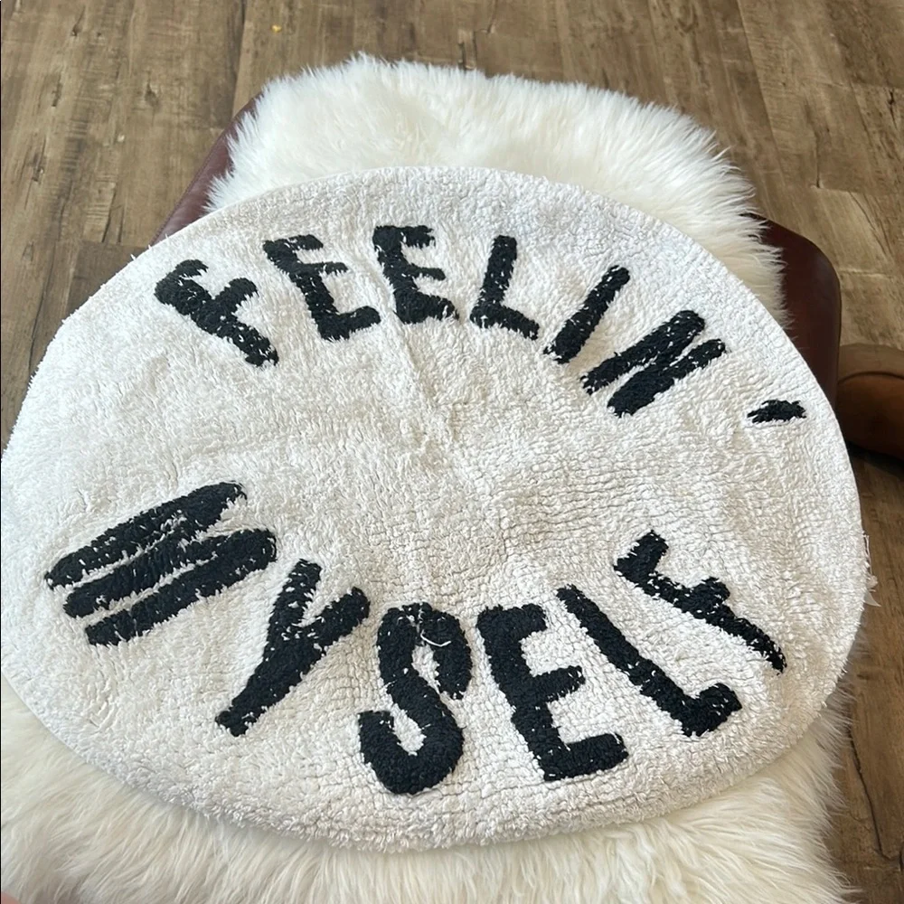 UO round ‘feelin myself’ bath rug